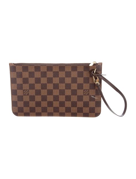 louis vuitton neverfull pouch.